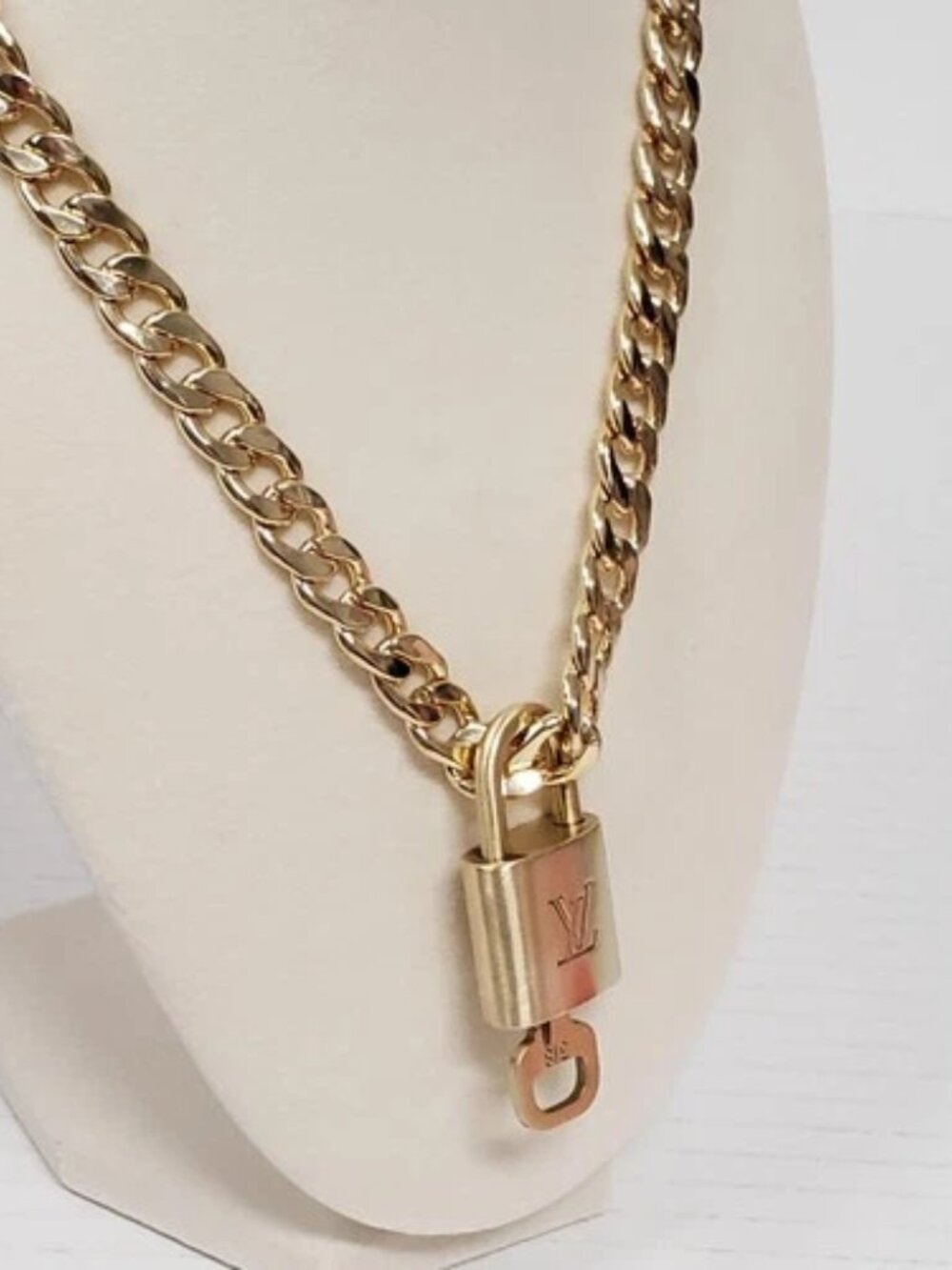 Gold-Plated Necklace with Authentic Louis Vuitton Padlock - Picture 8 of 8